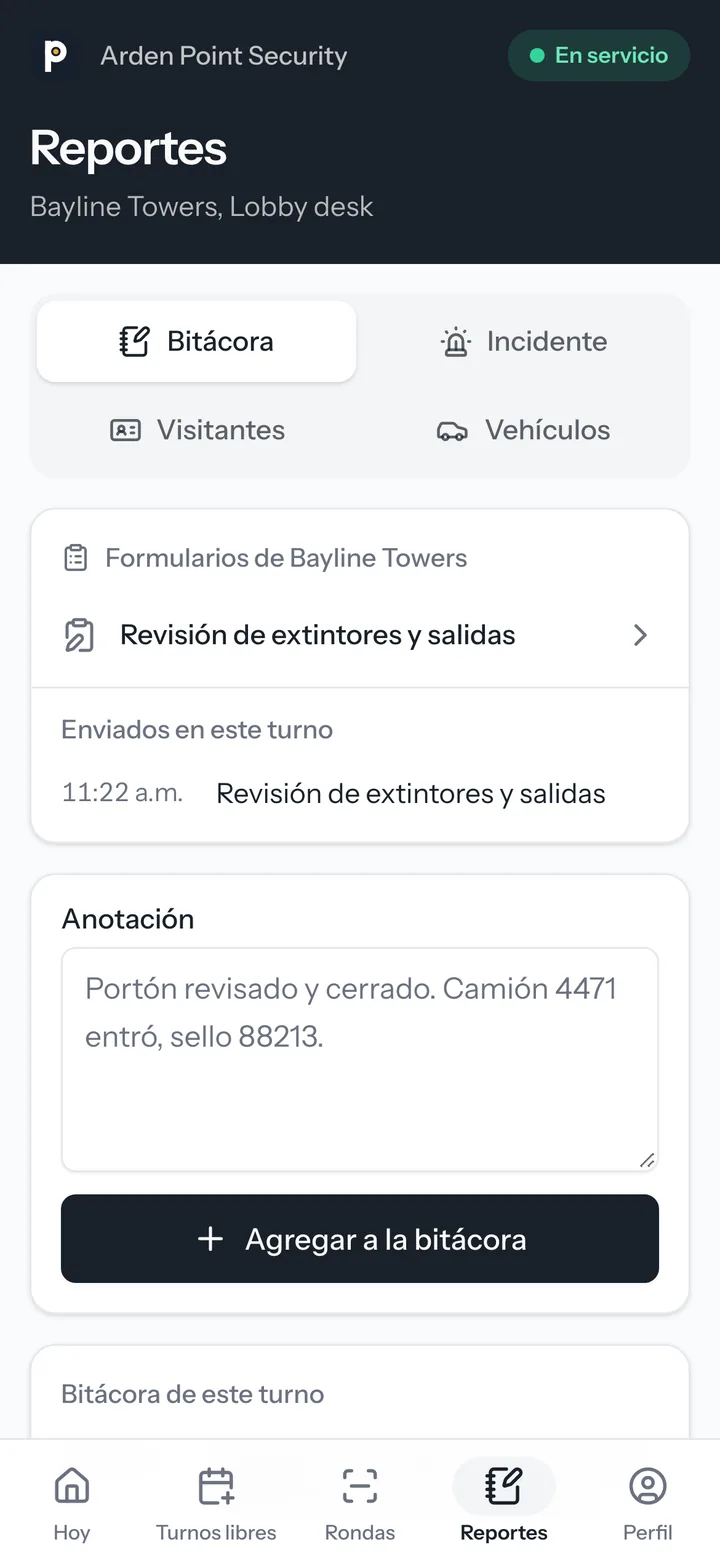 The report screen in Spanish: log, incident, visitor and vehicle tabs, the site's inspection form, and a log entry box